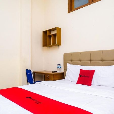 Reddoorz Syariah @ Griya Thamrin Manahan Solo Exterior photo