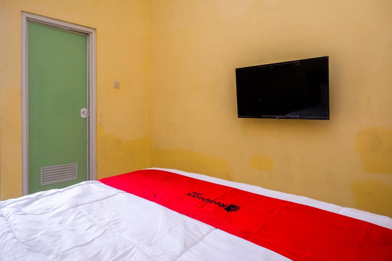 Reddoorz Syariah @ Griya Thamrin Manahan Solo Exterior photo