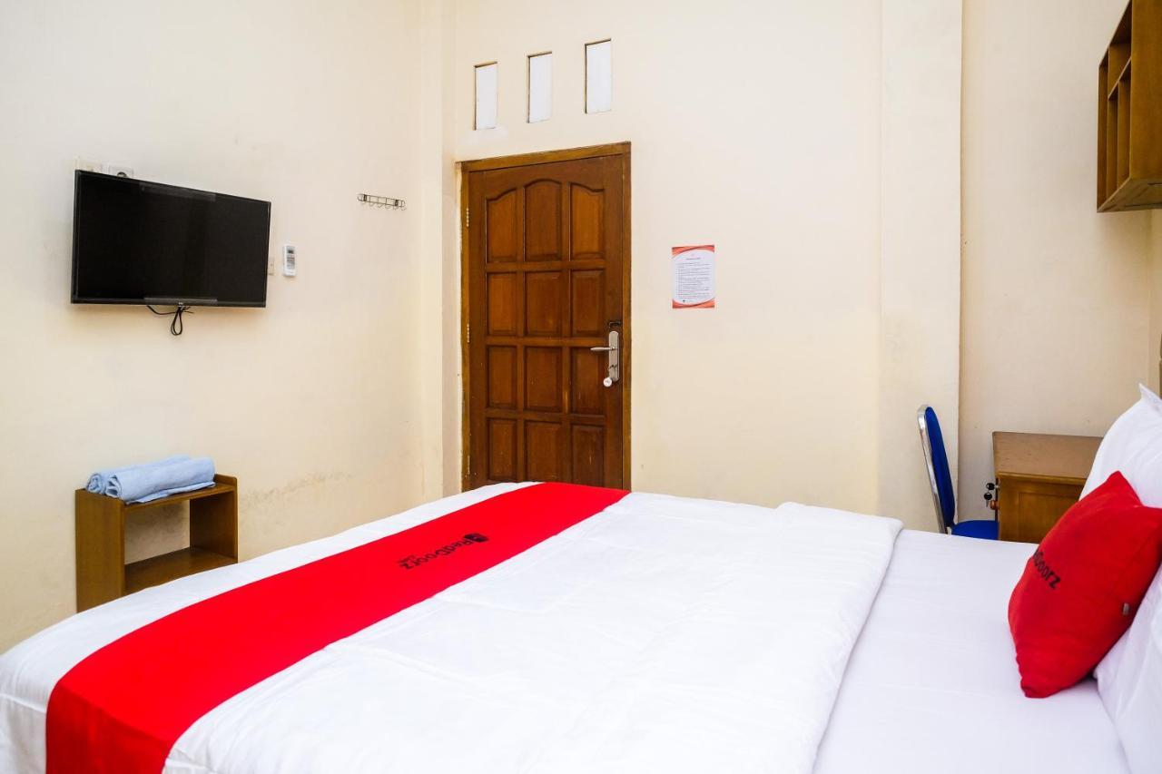 Reddoorz Syariah @ Griya Thamrin Manahan Solo Exterior photo